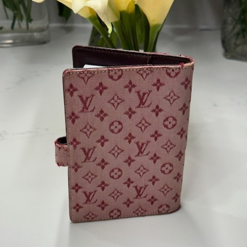 Louis Vuitton Monogram Agenda Cerise (Cherry) + 2026 calendar sheets - Picture 3 of 10